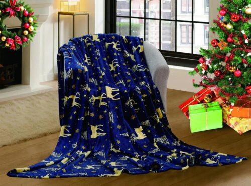 Tmavě modrá vánoční mikroplyšová deka GOLDEN DEER